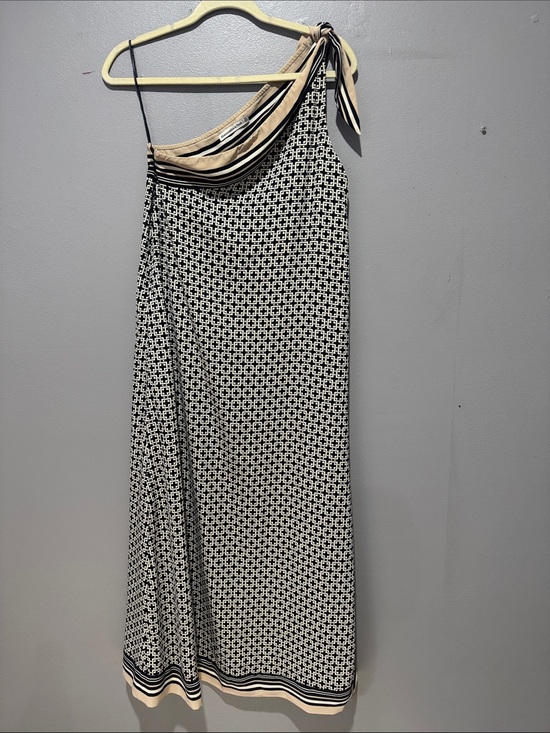 Abercrombie & Fitch Dresses & Skirts - Abercrombie & Fitch One -Shoulder Black and White Geometric Maxi Dress